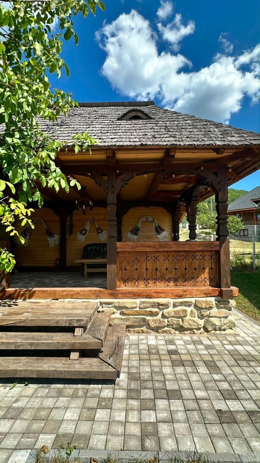 Emma s Lake Houses Campground/ 
RV Resort in Romania