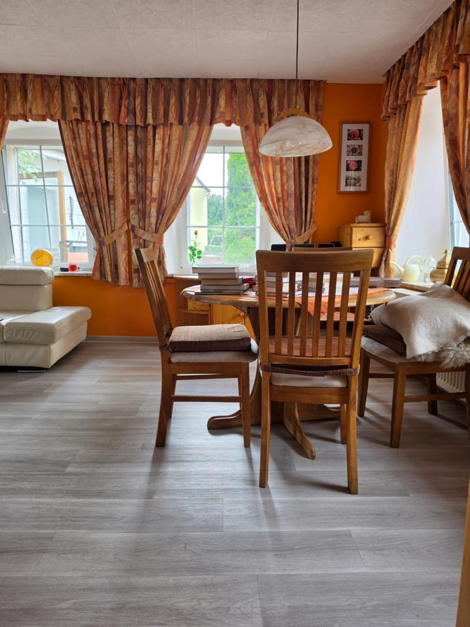 Living room, Seating area, Dining area