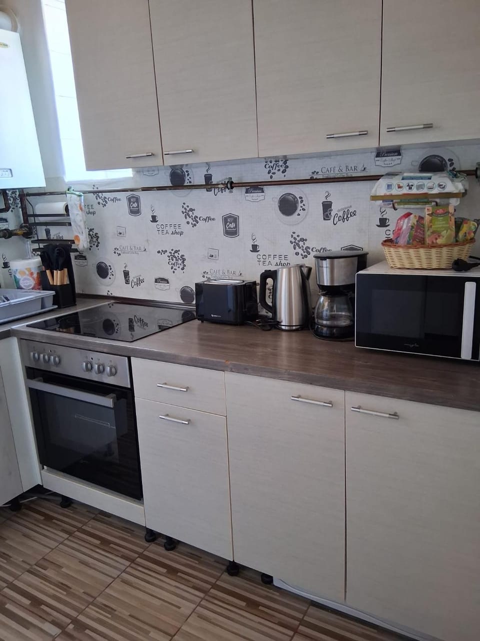 Coffee/tea facilities, microwave, toaster