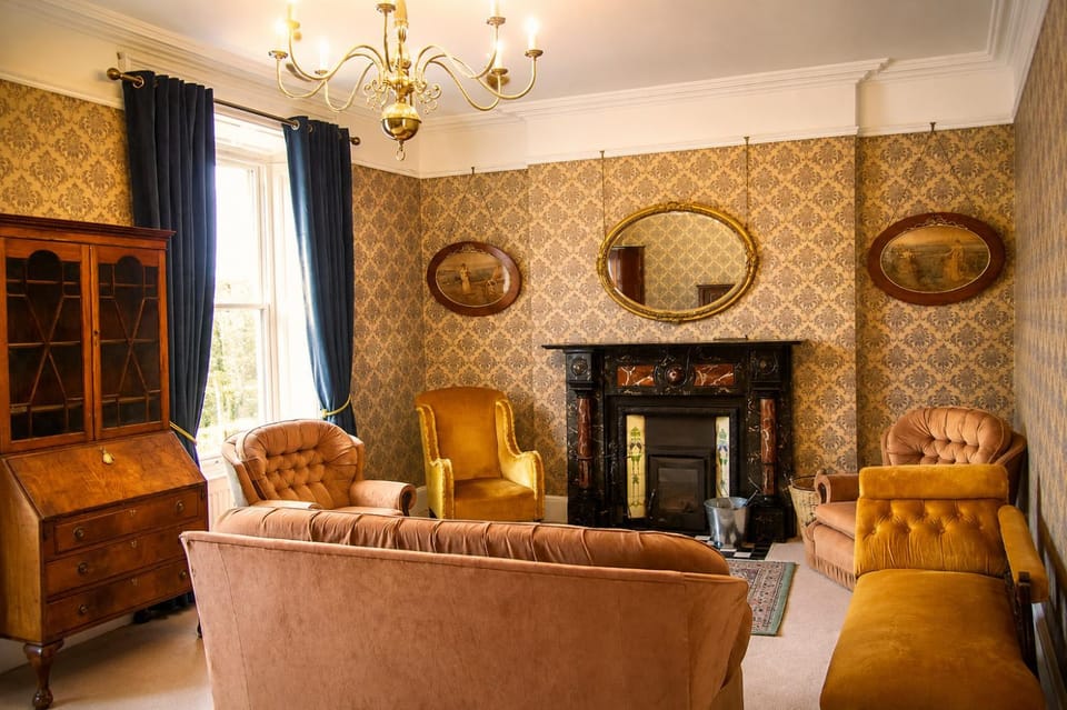 Entire House Main St Carrick - 20 steps from everything House in Leitrim, Co. Leitrim, Ireland