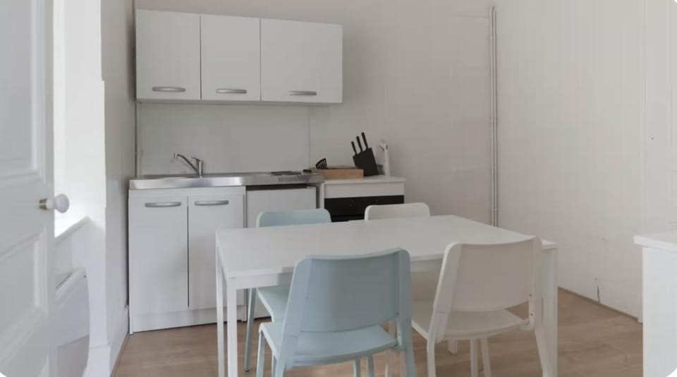 Kitchen or kitchenette, kitchen
