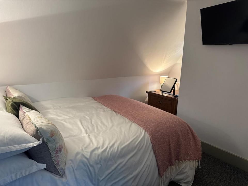 Cosy cottage tucked away in a private courtyard House in Forest Heath District