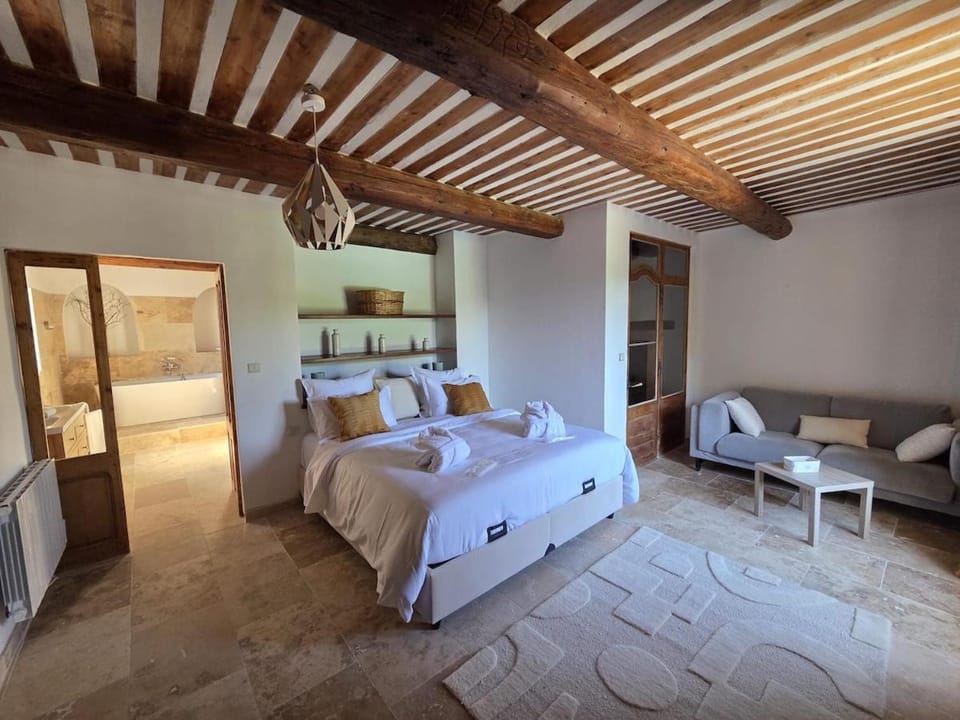 Mas d'exception à Mallemort avec piscine House in Mallemort