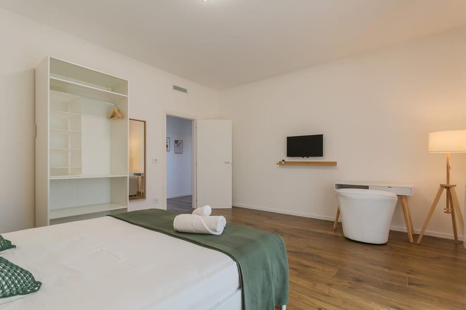 Bed, Bedroom, wardrobe