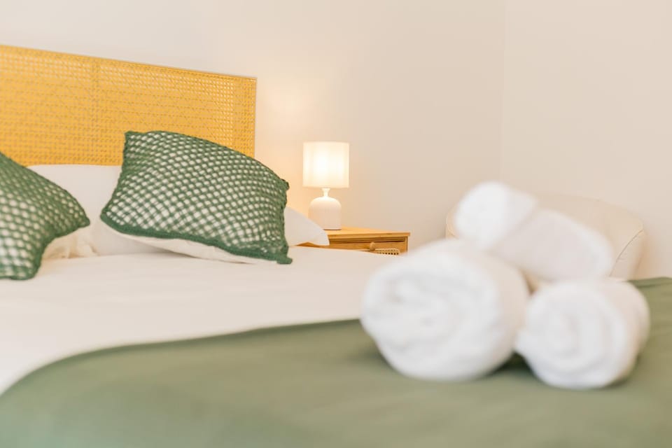 Bed, Photo of the whole room, Bedroom, towels
