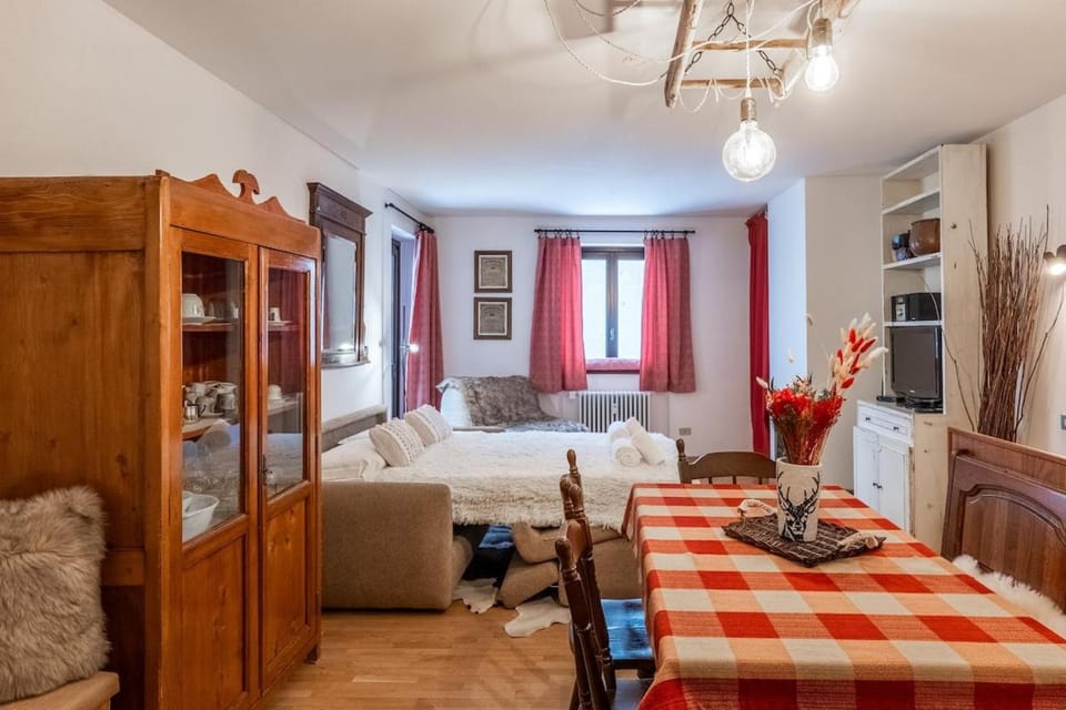 MCX VACATION RENTAL -Maison Dedde, Alpine Duplex in Valtournenche, just 3 minutes from the ski lifts and 200 m from the town centre Apartment in Valtournenche