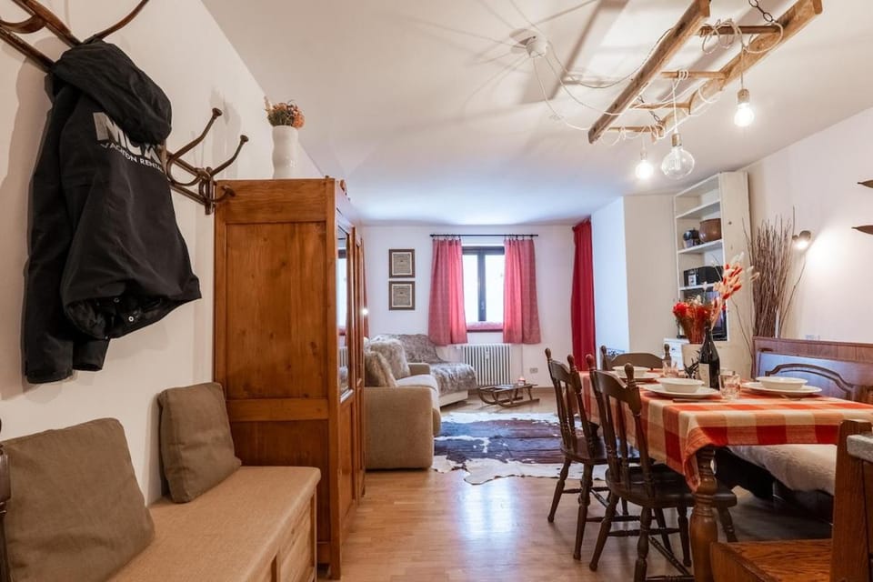 MCX VACATION RENTAL -Maison Dedde, Alpine Duplex in Valtournenche, just 3 minutes from the ski lifts and 200 m from the town centre Apartment in Valtournenche