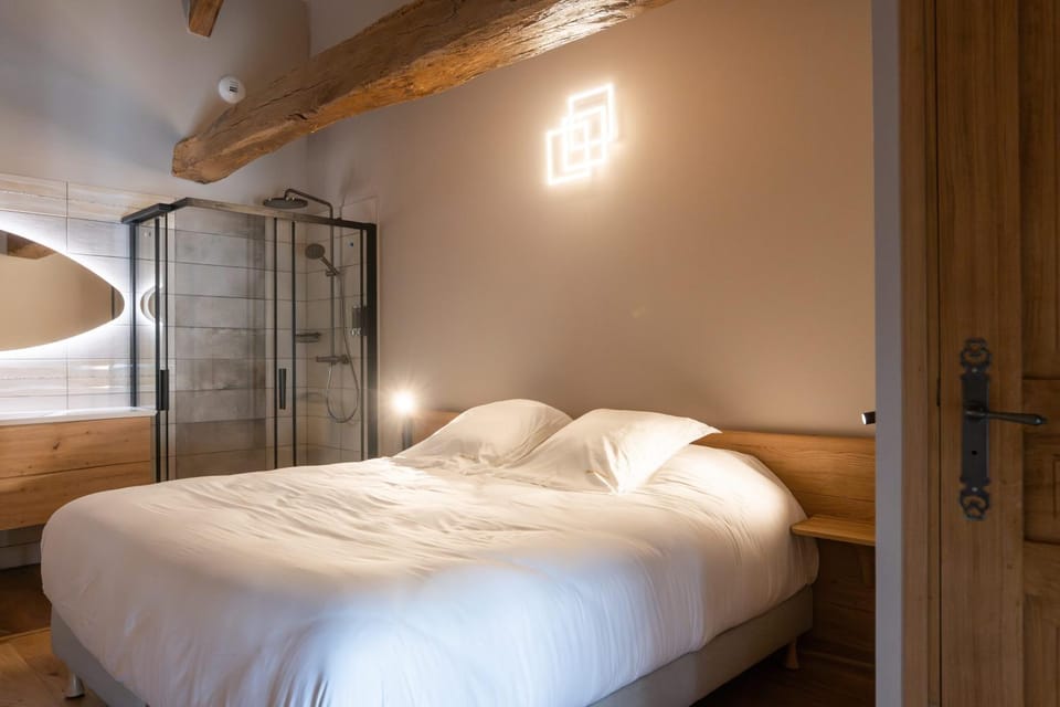 Property building, Living room, Bedroom