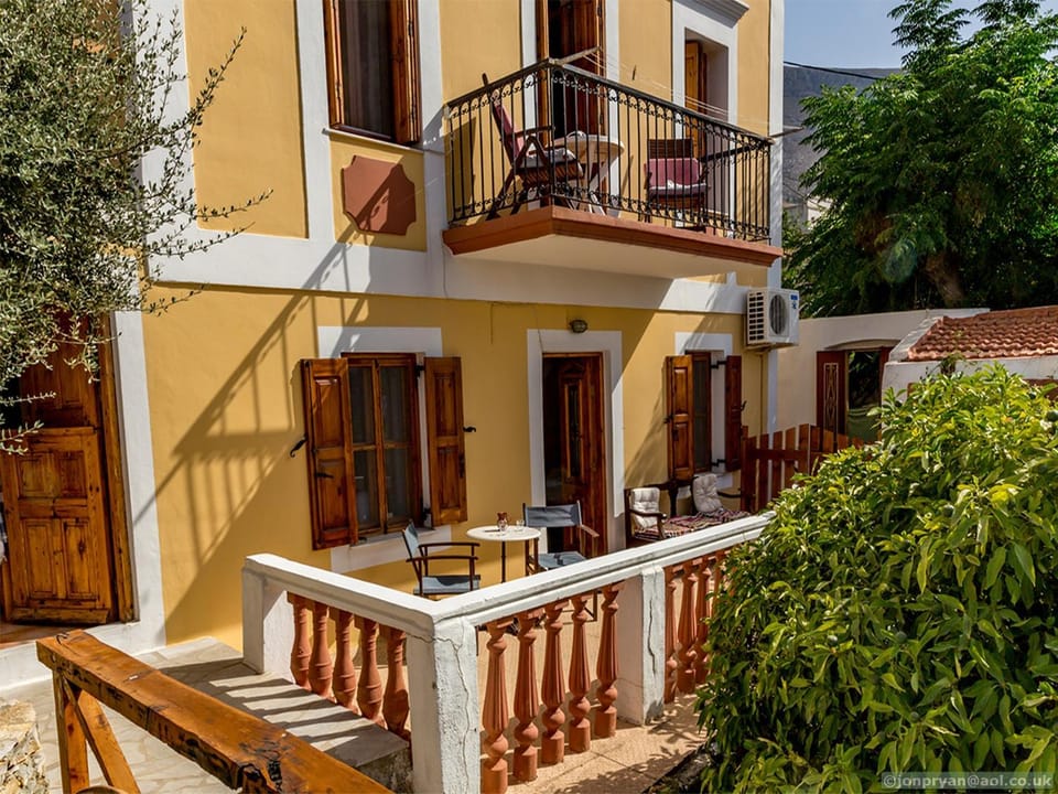 Patio, Facade/entrance