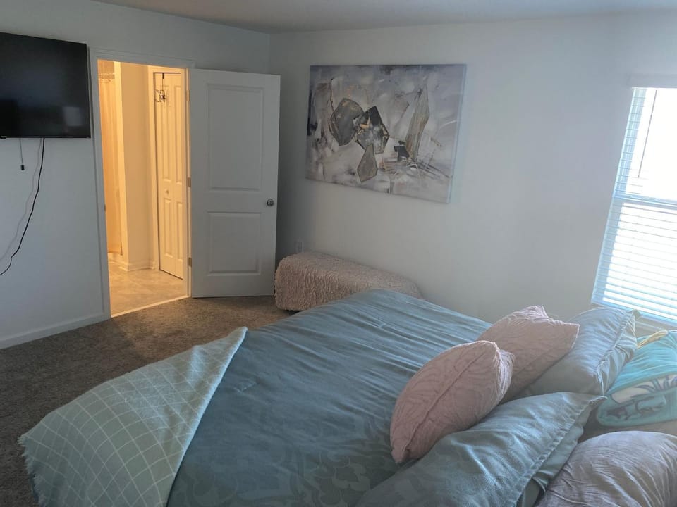 Bed, Living room, Bedroom