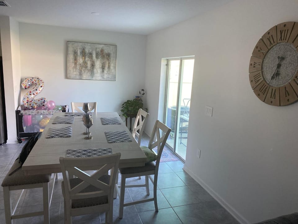 Living room, Dining area