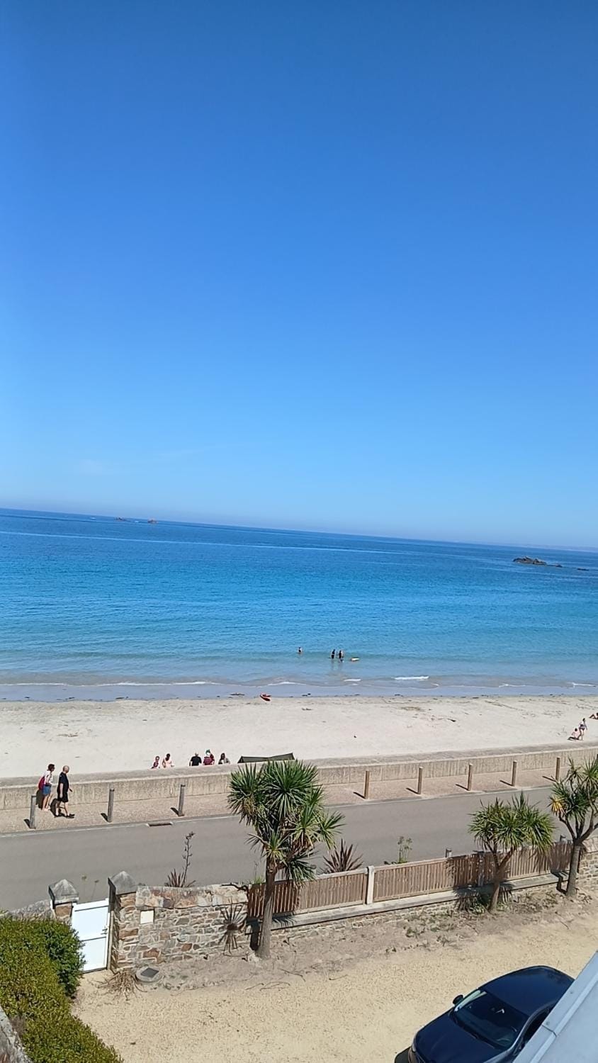 Le Charlotte vue sur la mer Plage de primel Apartment in Plougasnou