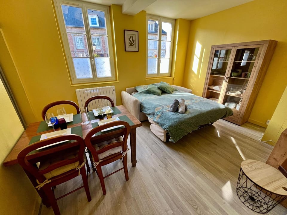 Bed, Living room