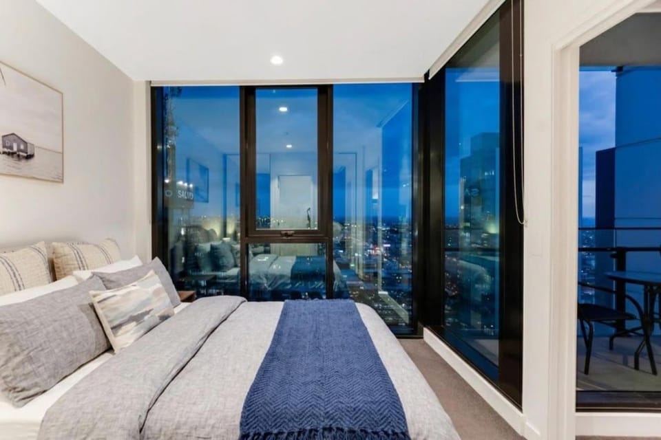 High Rise CBD Escape with Stunning View, Pool &Spa Apartment in Southbank