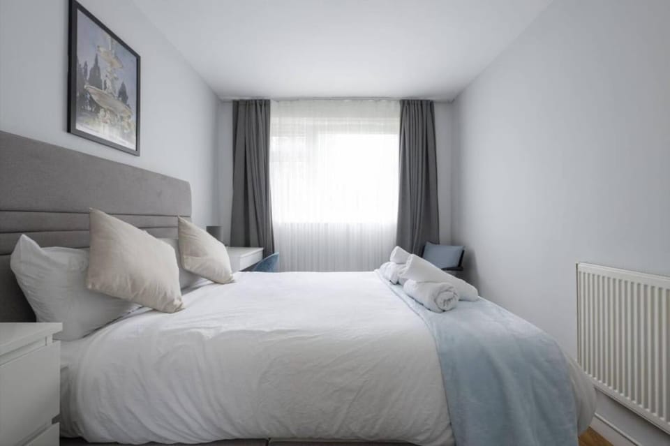 3R Flat Near Local Stores in the Heart of Bromley Apartment in Bromley