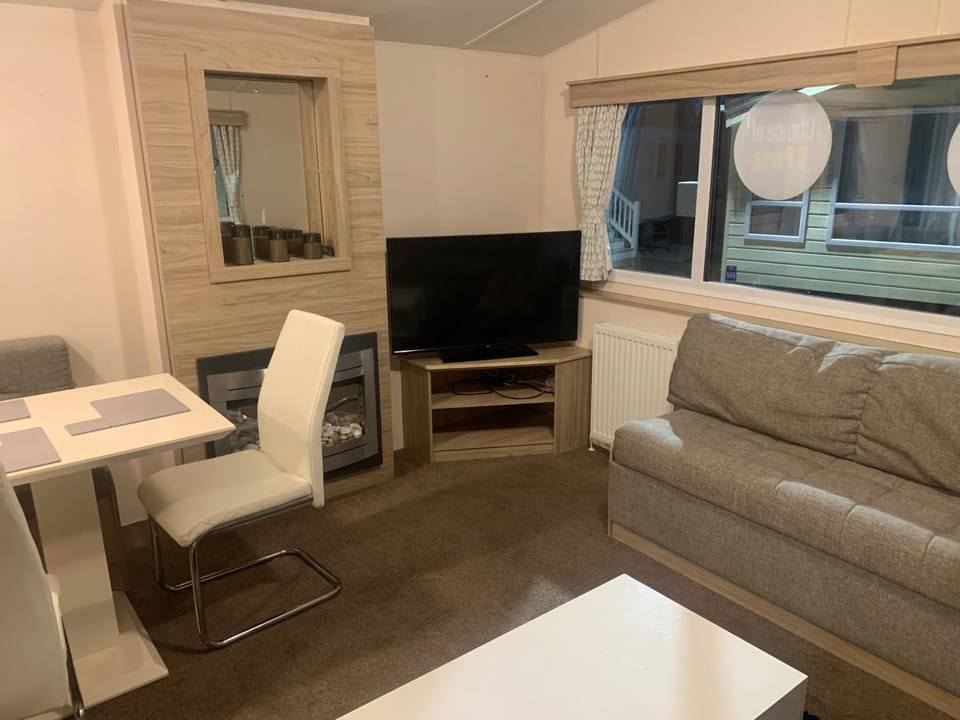 Seaside Cabin Retreat in towyn Cabin in Towyn