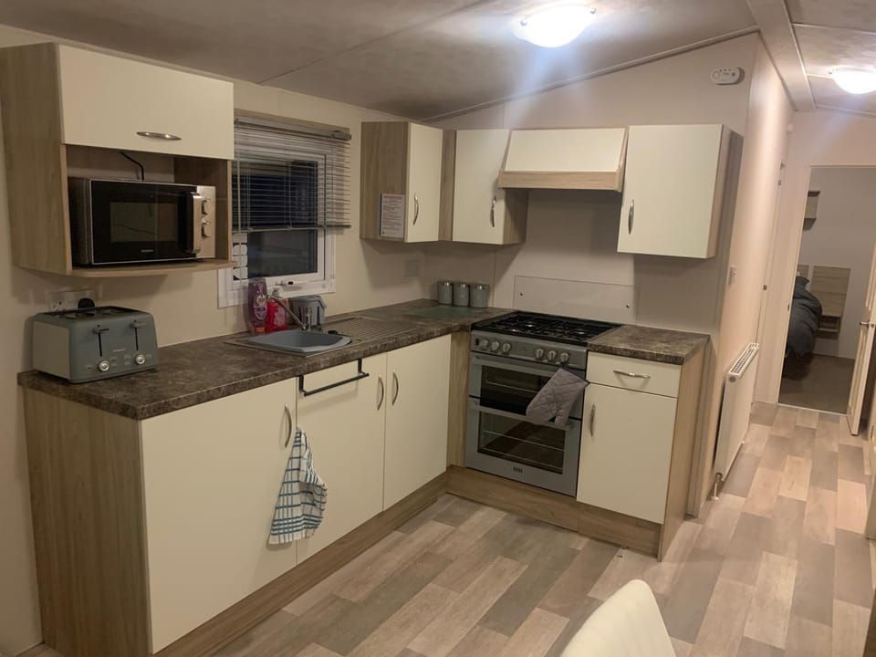 Seaside Cabin Retreat in towyn Cabin in Towyn