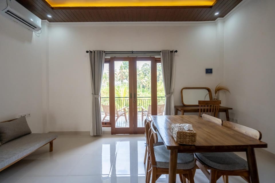 Living room, Seating area, Dining area, air conditioner