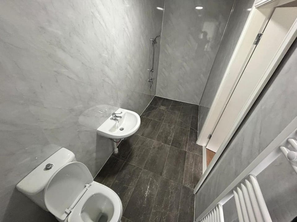 Tranquil 4BD in Croydon Apartment in Croydon