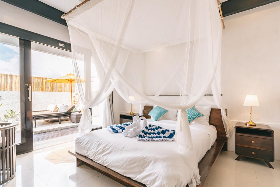 Bed, Bedroom, towels