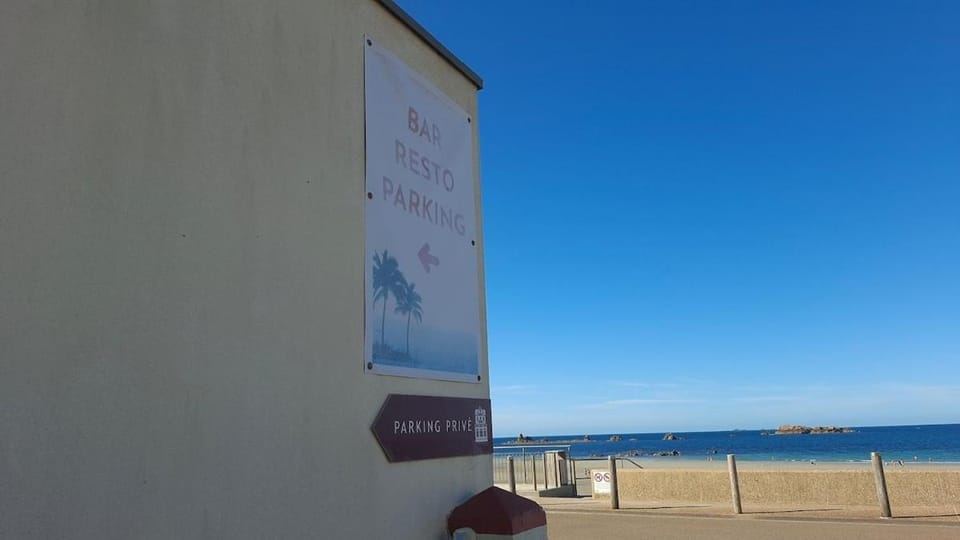 Daphnée logement bord de mer plage de Primel Apartment in Plougasnou