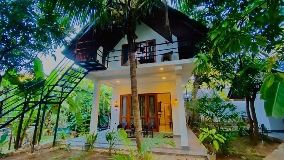 The Wood Cottage - Sigiriya Bed and Breakfast in Dambulla