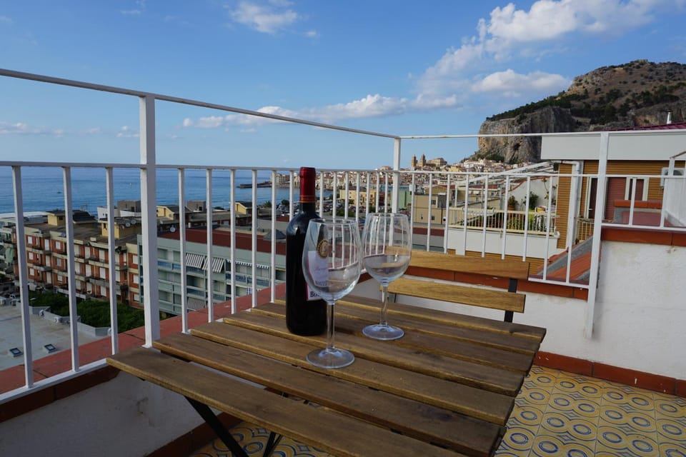 Natural landscape, Balcony/Terrace, City view, Sea view