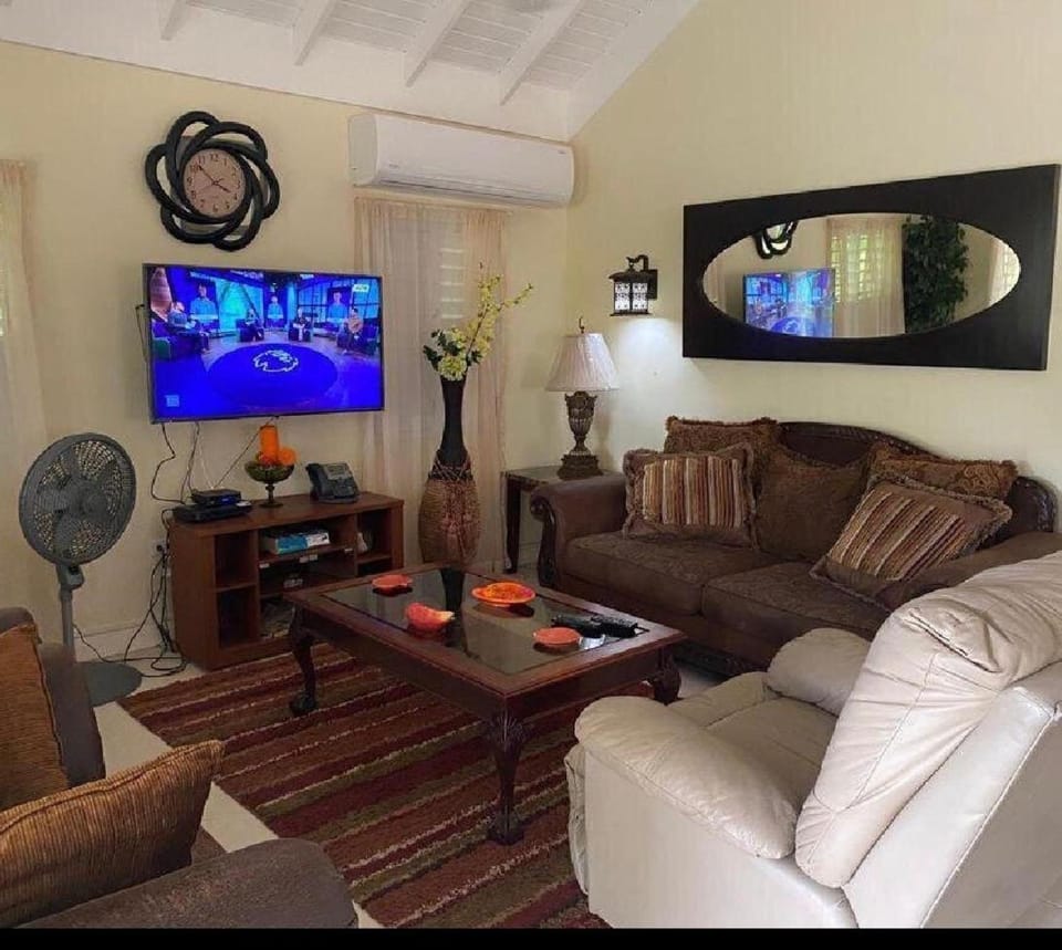 Cool & comfort place Apartment in Portmore