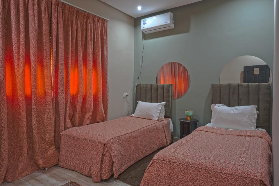 Bed, Photo of the whole room, air conditioner