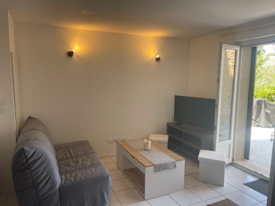 Six Fours - 4 couchages - Clim - terrasse vue mer Apartment in Six-Fours-les-Plages