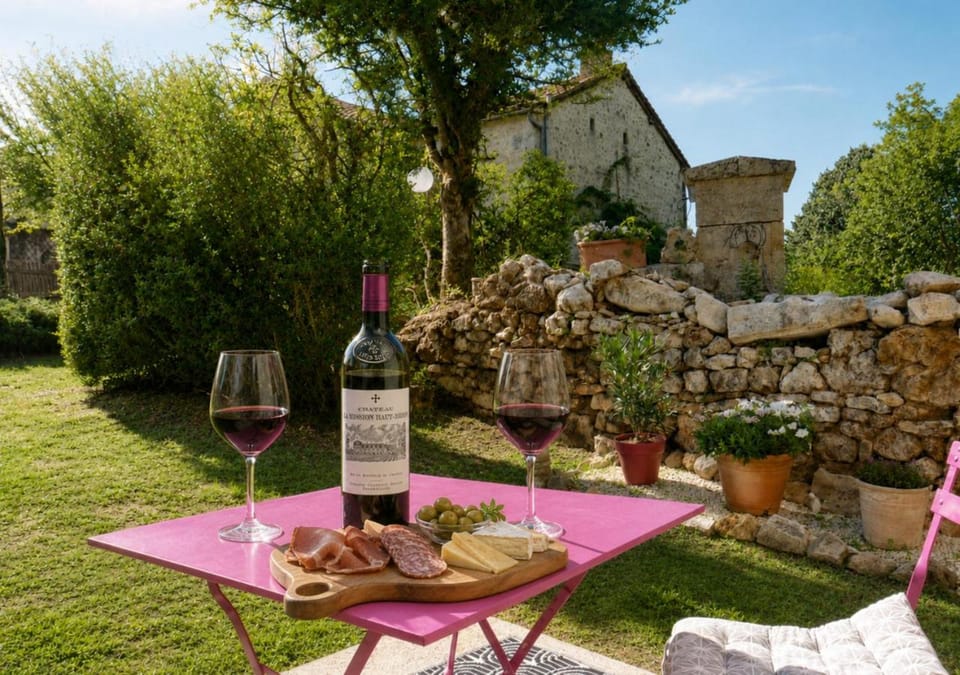 Patio, Day, Garden, Balcony/Terrace, Food and drinks, Dining area, Garden view