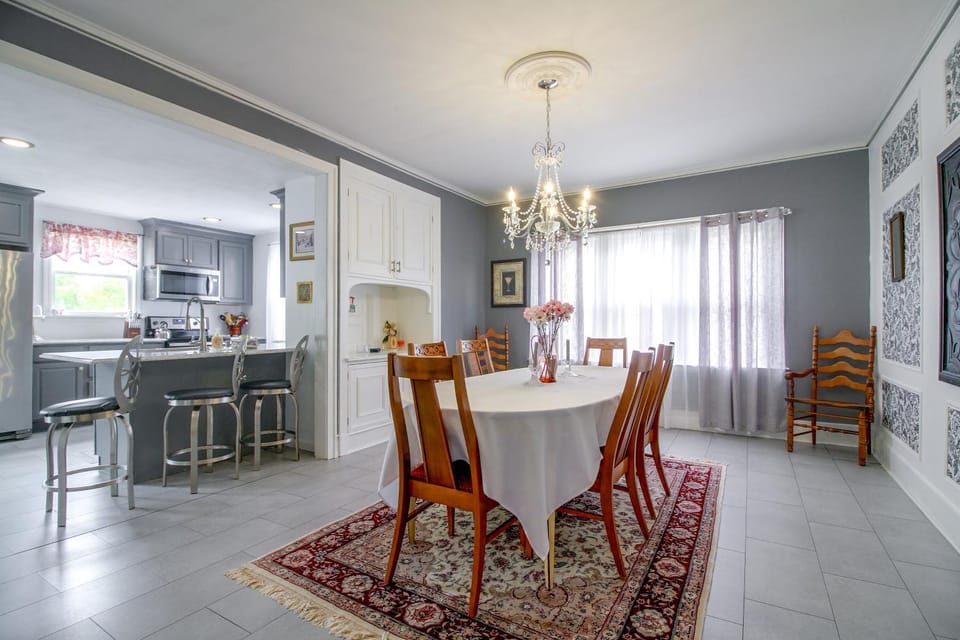 Walk to Dtwn Rutland! Charming Home w/ Deck & Yard House in Rutland