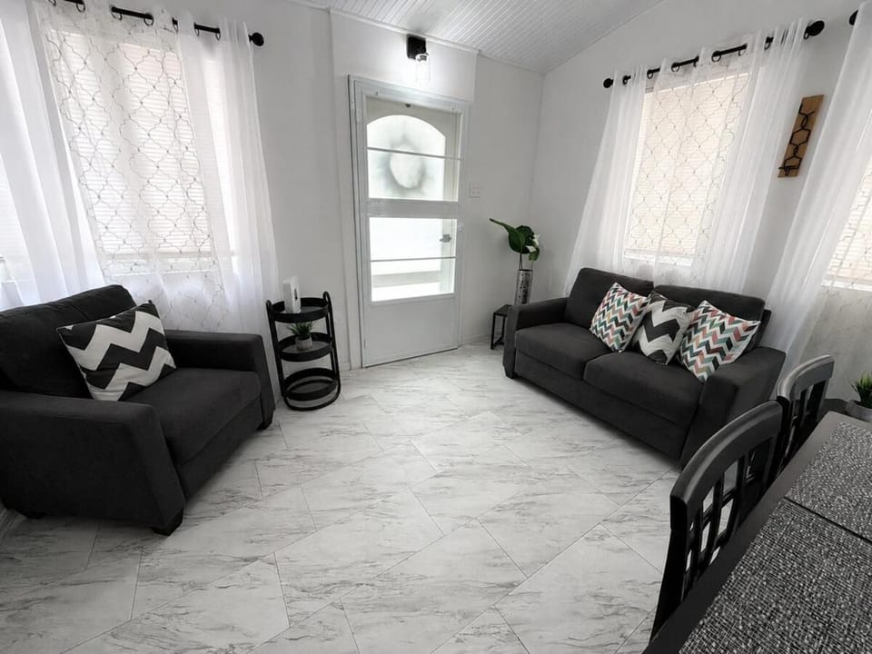 New entire tiny house! Just minutes from Beach! House in Fajardo