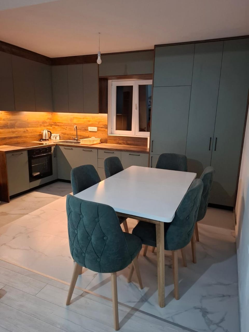 Kitchen or kitchenette, Seating area, Dining area, oven, stove