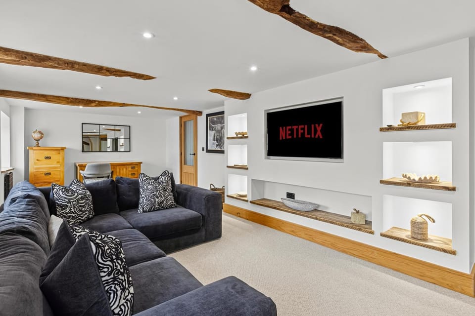 TV and multimedia, Seating area