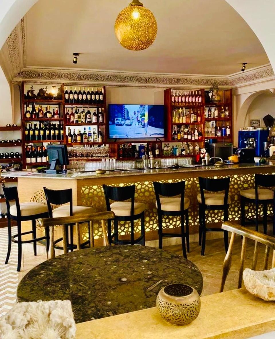 Restaurant/places to eat, Lounge or bar, Food and drinks, Drinks, Alcoholic drinks