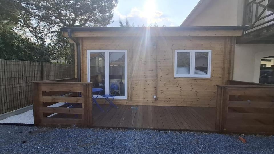 Cozy wooden chalet 20 minutes from Bordeaux Apartment in Pessac