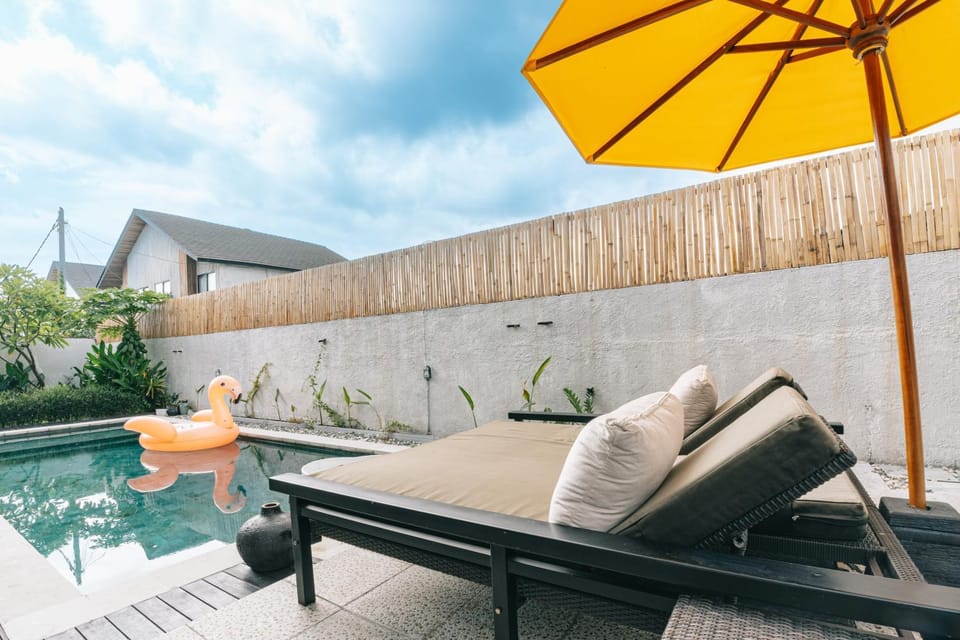 Day, Garden, Balcony/Terrace, Seating area, Garden view, Pool view, Swimming pool, Swimming pool, sunbed