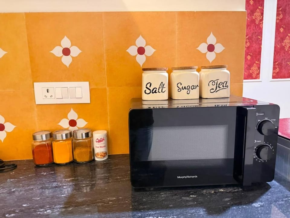 Coffee/tea facilities, Kitchen or kitchenette, oven