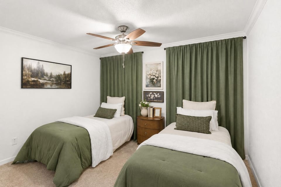 Bed, Photo of the whole room, Bedroom
