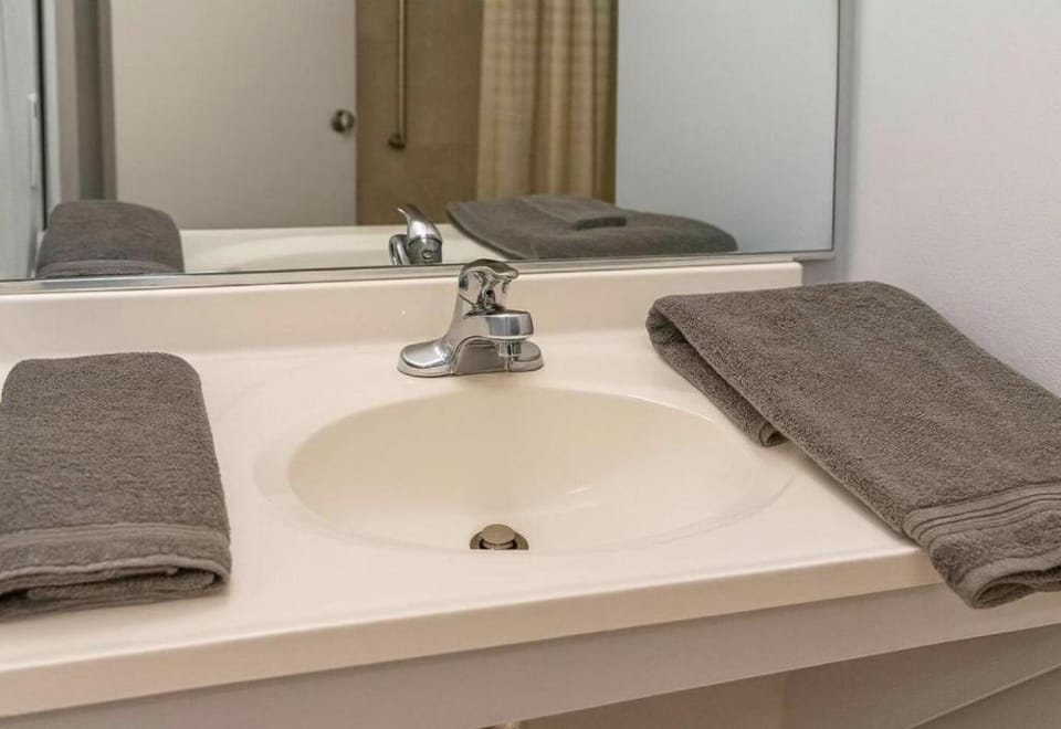 North - King Bed Hotel Studio 318 Apartment in Flowood