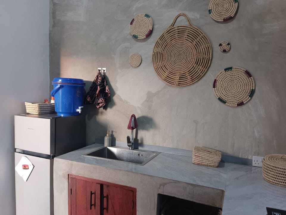 Kitchen or kitchenette, Internal: Not applicable to any particular room