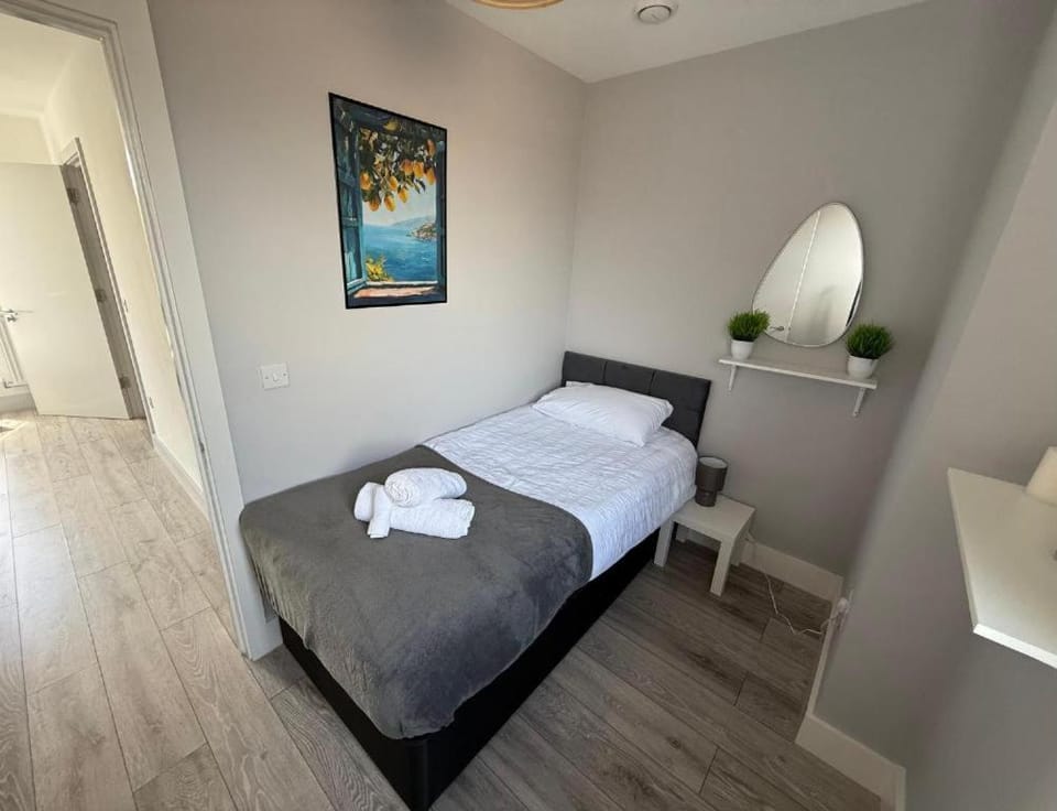 Stylish Penthouse Duplex - sleeps 8 Apartment in London Borough of Croydon
