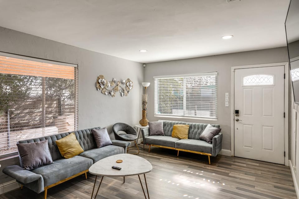 Bakersfield Home w/ Workspace, Near Hospitals House in Bakersfield