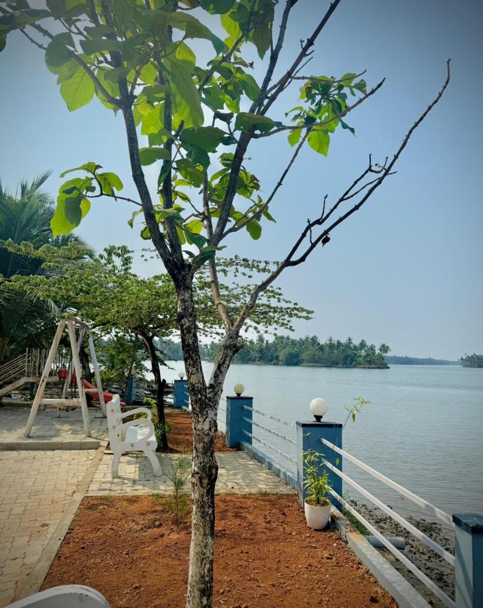The back water villa Vacation rental in Karnataka