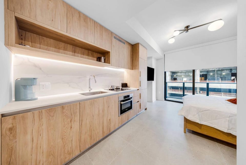 Bed, Kitchen or kitchenette, Photo of the whole room, Bedroom, minibar, pet friendly, stove, air conditioner