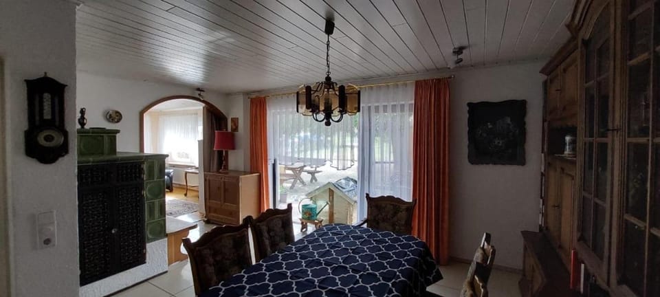 Dining area, fireplace