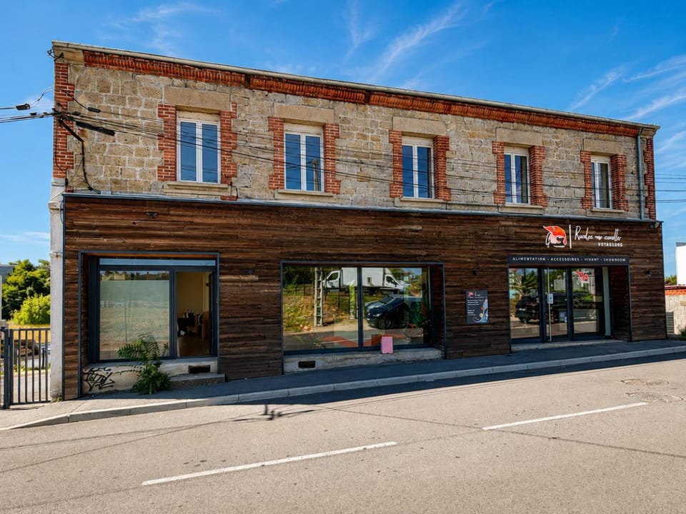 Facade/entrance
