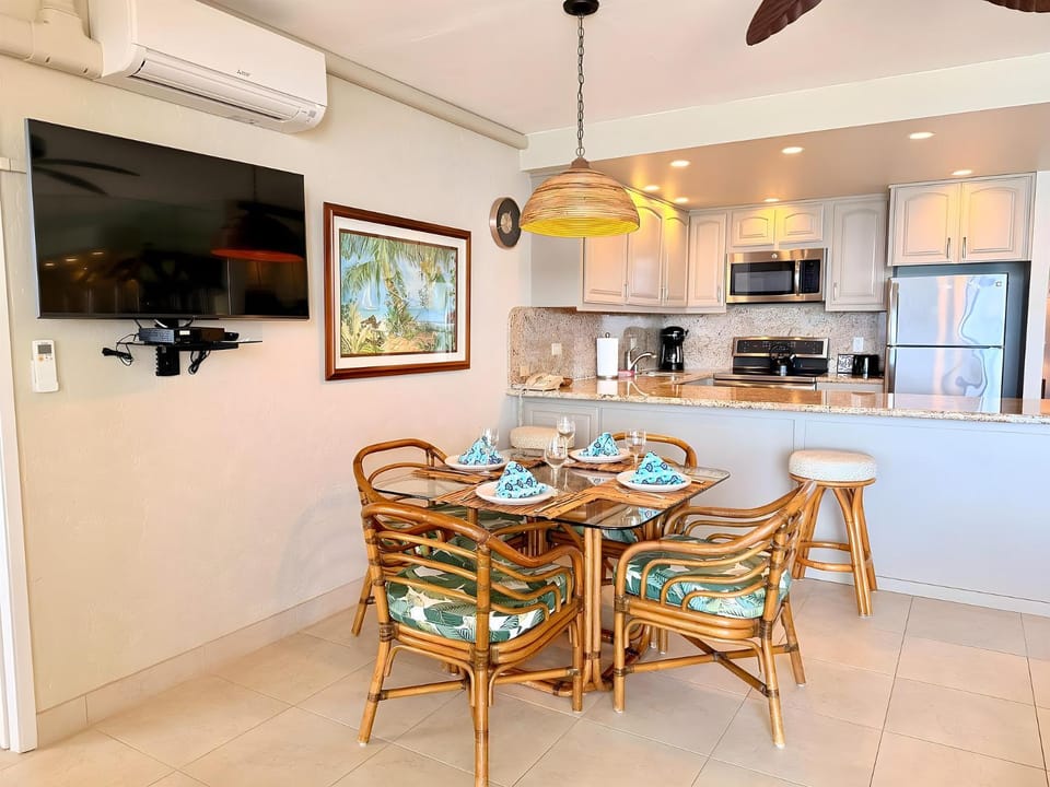 Beachfront 4BR 2 Condos for 12 at Papakea Resort House in Kaanapali