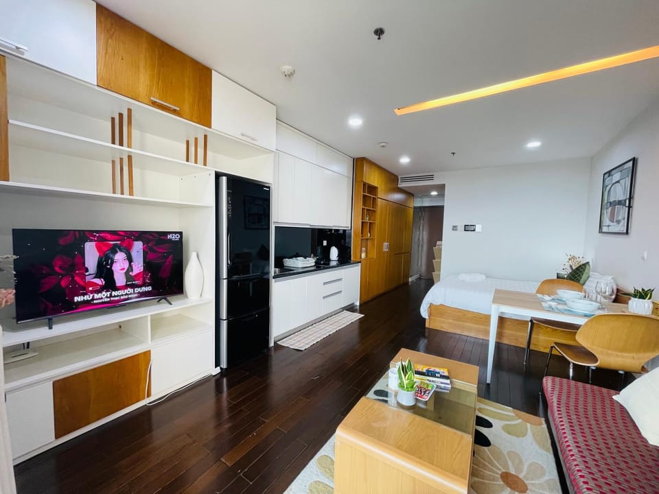 Bright & Cozy Studio with Balcony Kim Ma, Hanoi Apartment in Hanoi